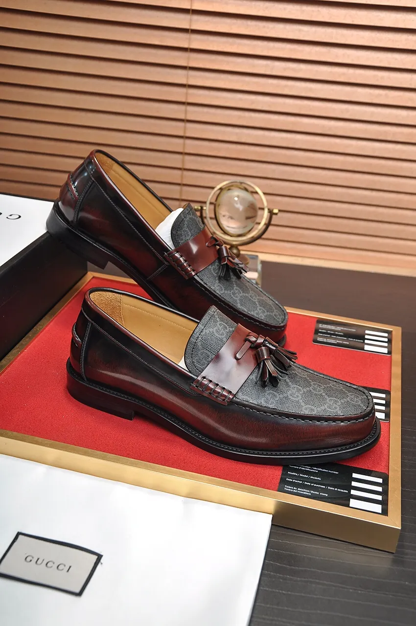Men's shoes💰560💶Italy's top luxury men's shoe giant (GUCCI) (Gucci) (full cowhide lining) new arrival🍃Original European style🔰 Pleasant to the eye😍In order to make the shoes more durable and non-deformable🌀The production continues to follow traditional methods but there is still no lack of innovation💪Choose original sheepskin for the leather♻️ Smooth and natural And extra bright ⭐Made of imported cowhide, the first choice of rich people 38-45 (45 customized)